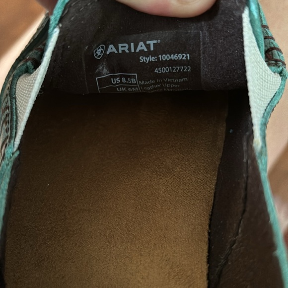 Ariat cruiser shoes. Turquoise blanket embroidered. Size 8.5. Never warn. - Picture 4 of 4